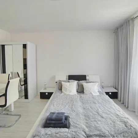 Lelewela 8 Apartment *