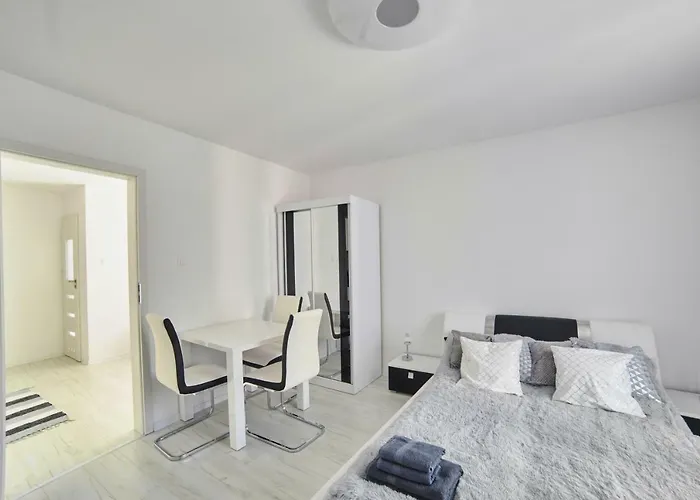 Appartement Lelewela 8 *